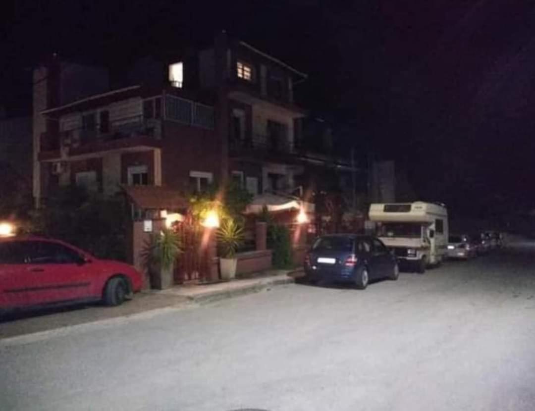 Blue Moon Accommodation เนอา มิคานิโอนา ภายนอก รูปภาพ