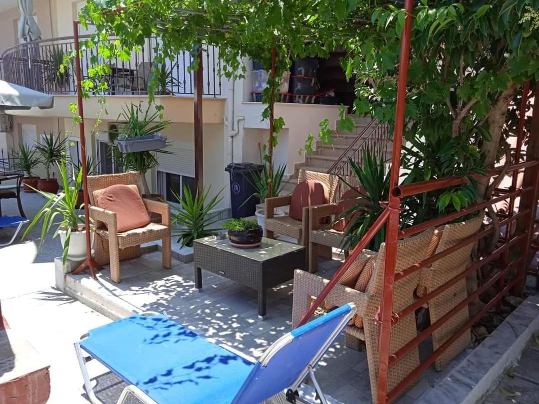 Blue Moon Accommodation เนอา มิคานิโอนา ภายนอก รูปภาพ