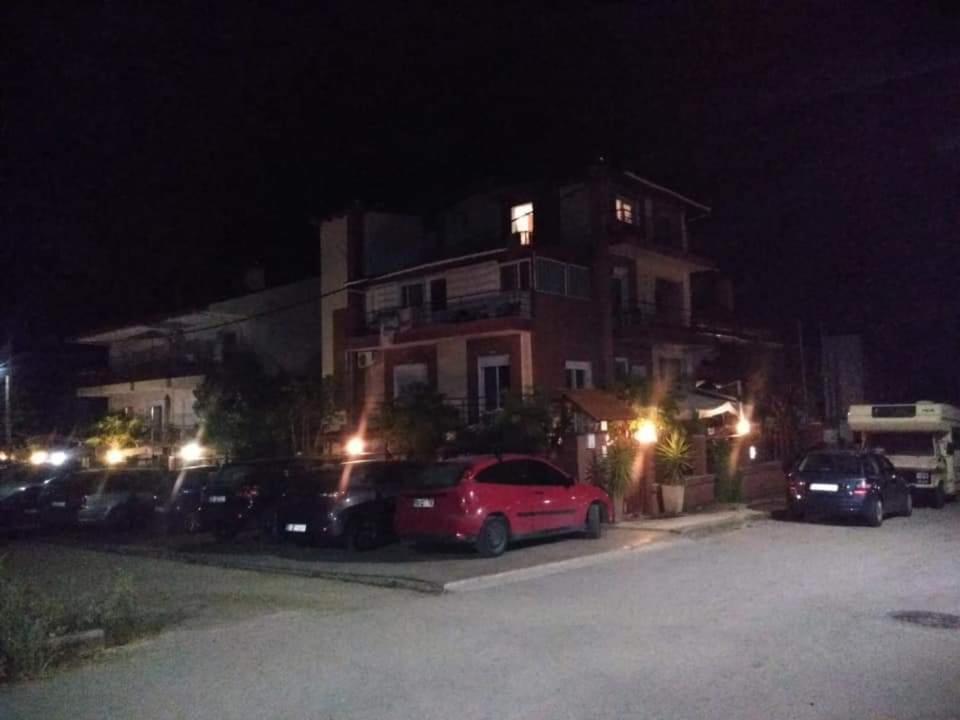 Blue Moon Accommodation เนอา มิคานิโอนา ภายนอก รูปภาพ