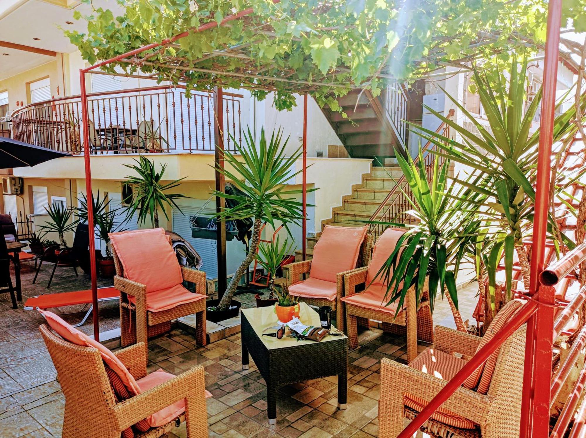 Blue Moon Accommodation เนอา มิคานิโอนา ภายนอก รูปภาพ