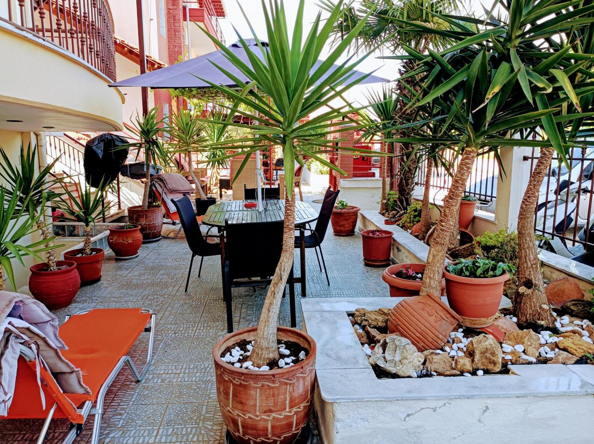 Blue Moon Accommodation เนอา มิคานิโอนา ภายนอก รูปภาพ
